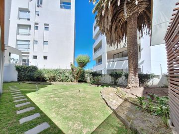 Se renta Departamento Dúplex, 3 Dorm., con amplio jardin privado de 160m2, Bellavista