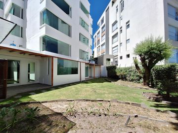 Se renta Departamento Dúplex, 3 Dorm., con amplio jardin privado de 160m2, Bellavista