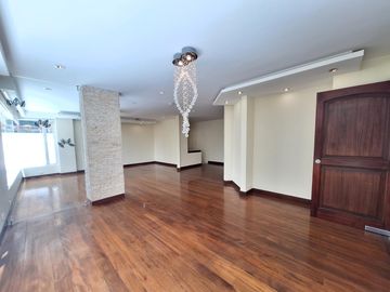 Se renta Departamento Dúplex, 3 Dorm., con amplio jardin privado de 160m2, Bellavista