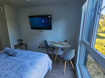 ARRIENDO ESTUDIO AMOBLADO CON ESTACIONAMIENTO EN ISLA TEJA