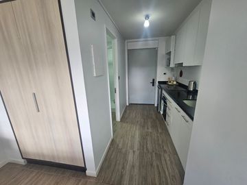 ARRIENDO ESTUDIO AMOBLADO CON ESTACIONAMIENTO EN ISLA TEJA