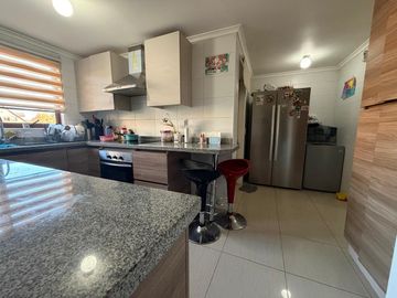 VENTA COMODA CASA EN SECTOR LOS MADEROS