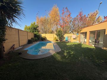 VENTA COMODA CASA EN SECTOR LOS MADEROS
