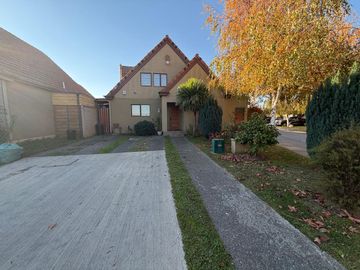 VENTA COMODA CASA EN SECTOR LOS MADEROS