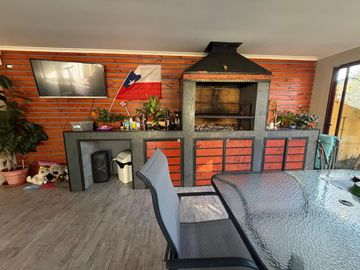 VENTA COMODA CASA EN SECTOR LOS MADEROS