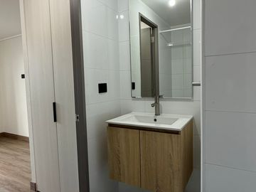 2 DOR Y 2 BAÑOS ESTACIONAMIENTO Y BODEGA SEMI AMOBLADO