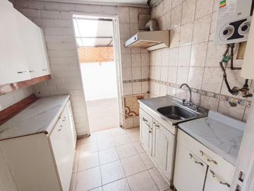 VENDO CASA DE UN PISO 2 HABITACIONES  UN BAÑO LINDO PATIO