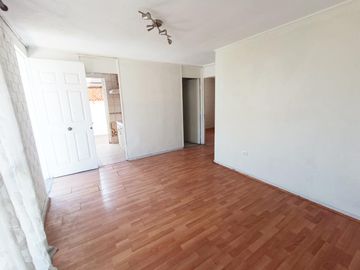 VENDO CASA DE UN PISO 2 HABITACIONES  UN BAÑO LINDO PATIO