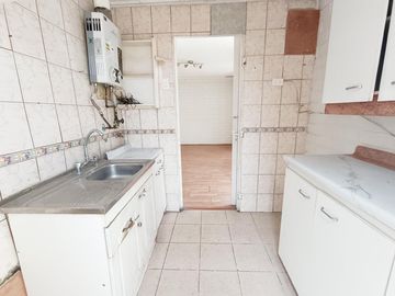 VENDO CASA DE UN PISO 2 HABITACIONES  UN BAÑO LINDO PATIO