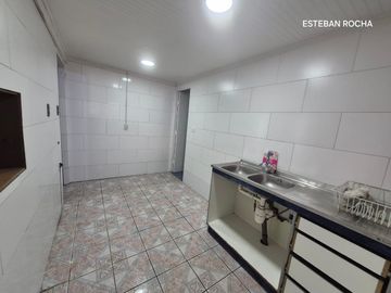 ARRIENDO CASA ESQUINA QUILICURA 4DORMITORIOS 2BAÑOS ,LOCAL