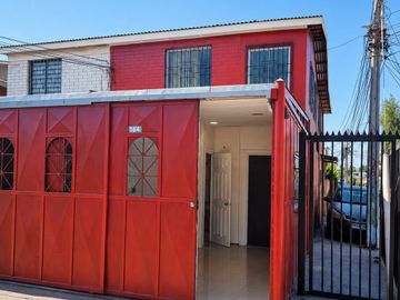 ARRIENDO CASA ESQUINA QUILICURA 4DORMITORIOS 2BAÑOS ,LOCAL