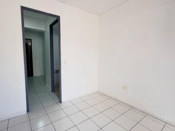SE ARRIENDA OFICINA EN 2DO PISO CON ESTACIONAMIENTO