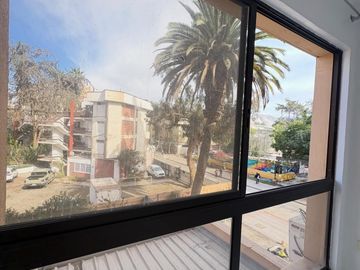 SE ARRIENDA OFICINA EN 2DO PISO CON ESTACIONAMIENTO
