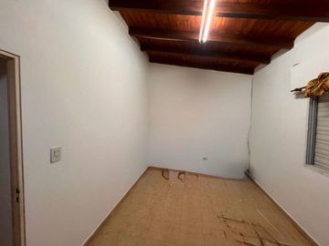 CASA AL FRENTE PRIMERO DE MAYO 4249