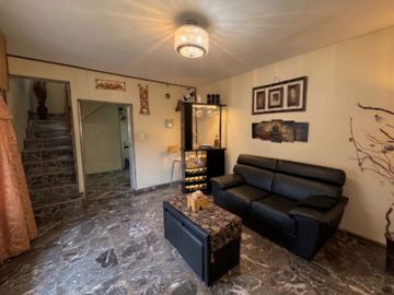 VENTA CASA 3 DORMITORIOS COCHERA B. ARROYITO