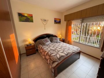 VENTA CASA 3 DORMITORIOS COCHERA B. ARROYITO