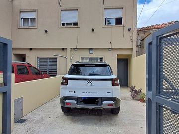 VENTA DUPLEX EEUU 1000 4 AMB COCHERA FLORIDA OESTE
