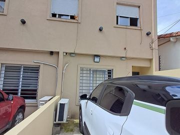 VENTA DUPLEX EEUU 1000 4 AMB COCHERA FLORIDA OESTE
