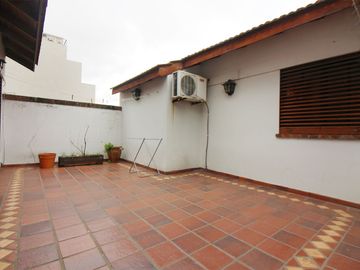 Casa 5 amb duplex con local Venta Saavedra