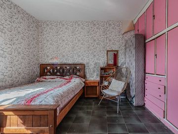 EXCELENTE PISO ENTERO CON BALCON EN P. CHACABUCO