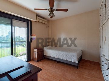 EXCELENTE PISO ENTERO CON BALCON EN P. CHACABUCO