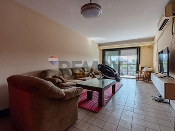EXCELENTE PISO ENTERO CON BALCON EN P. CHACABUCO