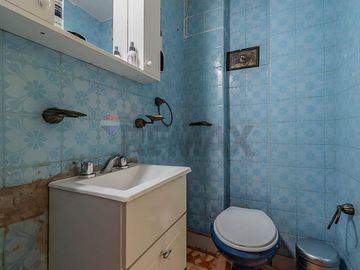 EXCELENTE PISO ENTERO CON BALCON EN P. CHACABUCO