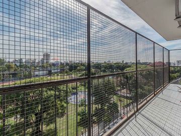 EXCELENTE PISO ENTERO CON BALCON EN P. CHACABUCO