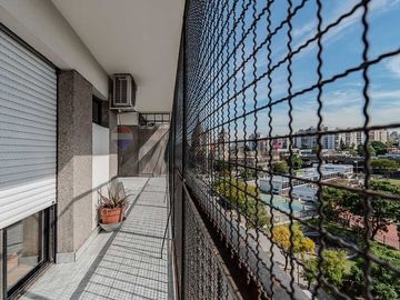 EXCELENTE PISO ENTERO CON BALCON EN P. CHACABUCO