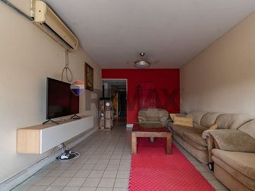 EXCELENTE PISO ENTERO CON BALCON EN P. CHACABUCO