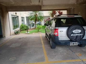 Departamento de tres ambientes con parque en p b