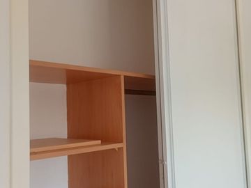 Departamento de tres ambientes con parque en p b