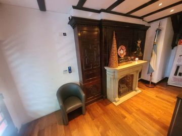 Venta oficina tipo casa con pileta, Martinez