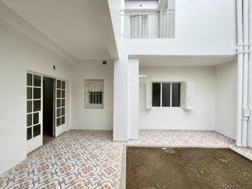 PH en VENTA, PB,  2 DORMITORIOS Y PATIO