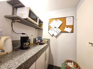 VENTA OFICINA BELGRANO CON DOS COCHERAS INVERSOR