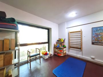 VENTA OFICINA BELGRANO CON DOS COCHERAS INVERSOR