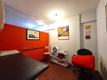 VENTA OFICINA BELGRANO CON DOS COCHERAS INVERSOR
