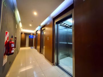 VENTA OFICINA BELGRANO CON DOS COCHERAS INVERSOR