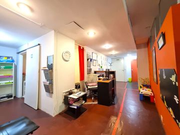 VENTA OFICINA BELGRANO CON DOS COCHERAS INVERSOR