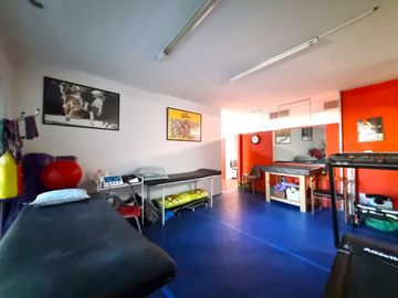 VENTA OFICINA BELGRANO CON DOS COCHERAS INVERSOR
