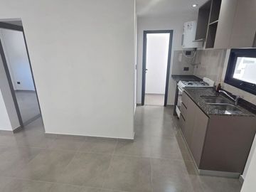 VENTA DEPTO 1 DORM CON BALCÓN EN B° ALBERDI