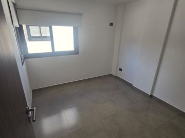 VENTA DEPTO 1 DORM CON BALCÓN EN B° ALBERDI