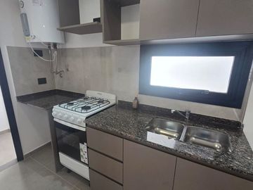 VENTA DEPTO 1 DORM CON BALCÓN EN B° ALBERDI