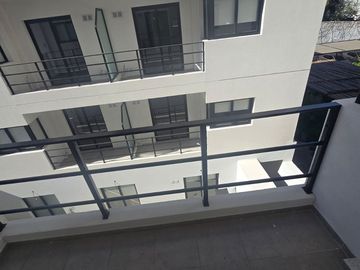 VENTA DEPTO 1 DORM CON BALCÓN EN B° ALBERDI