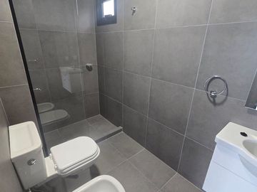 VENTA DEPTO 1 DORM CON BALCÓN EN B° ALBERDI