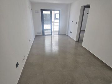 VENTA DEPTO 1 DORM CON BALCÓN EN B° ALBERDI