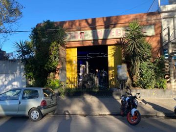 VENTA LOCAL más 2 deptos Centro América Córdoba