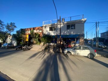 VENTA LOCAL más 2 deptos Centro América Córdoba