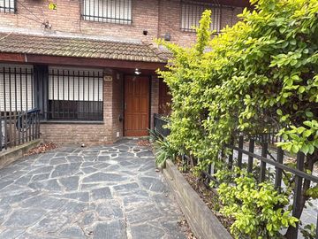 VENTA DUPLEX 3 AMB CON COCH Y JARDIN EN BOULOGNE
