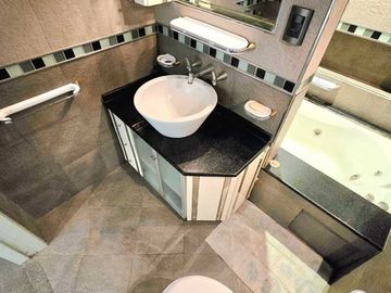CHALET 5 AMB PISCINA  MAS PH 3 AMB  LOTE PROPIO